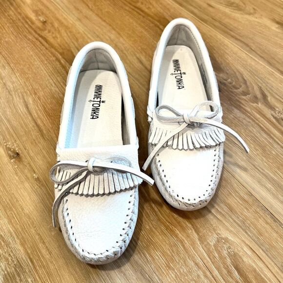 MINNETONKA White Leather Softsole Moccasins Size 6.5 - Picture 2 of 6
